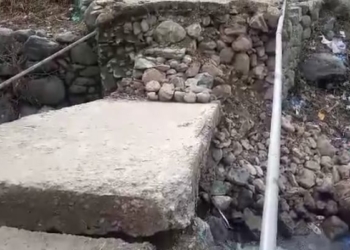 Kashmir: Old Foot over bridge collapses