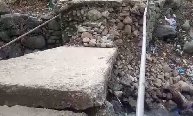 Kashmir: Old Foot over bridge collapses
