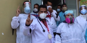 Health workers, doctors stage protest against Baba Ramdev