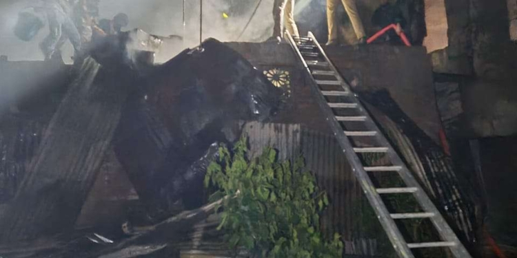 Overnight blaze damages 13 houses, renders 31 families homeless in Baramulla
