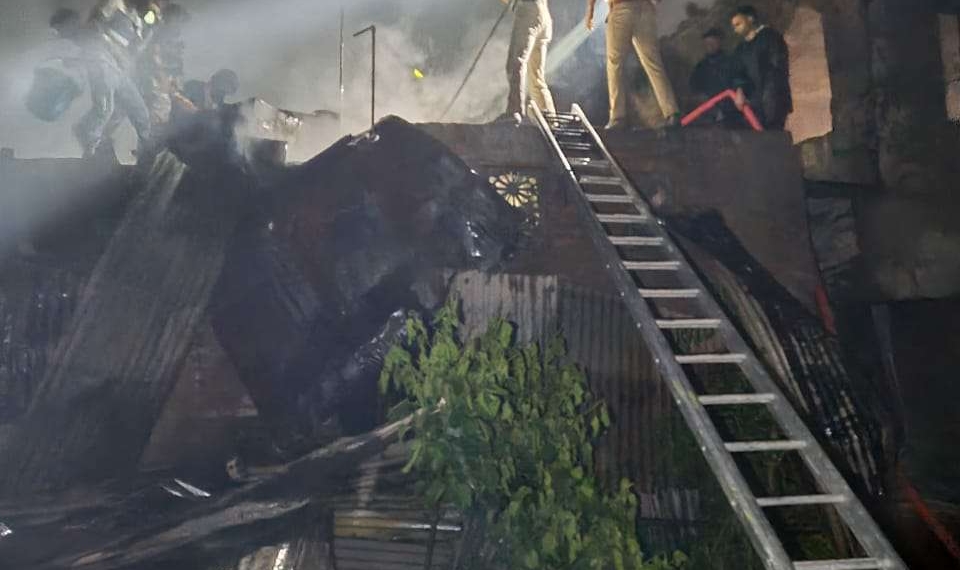Overnight blaze damages 13 houses, renders 31 families homeless in Baramulla