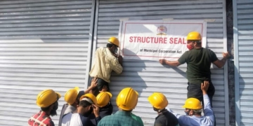SMC seals 3 structures for violating building permission rules