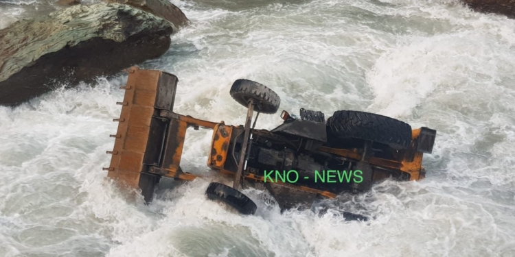 Driver injured, cleaner missing after JCB plunges into River Sindh on Sgr-Leh highway