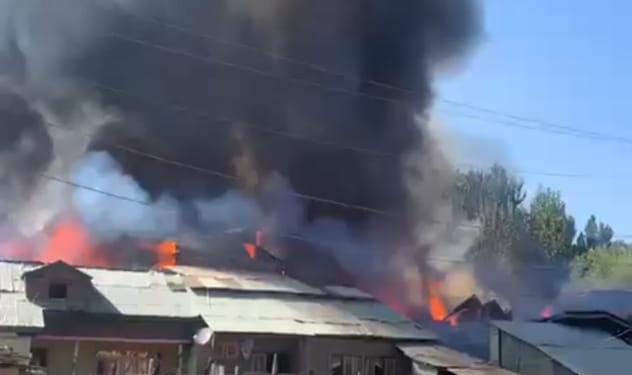 Massive Blaze Breaks Out in Srinagar