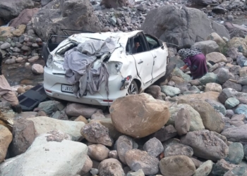 Husband injured, wife miraculously escapes unhurt in road accident in Uri