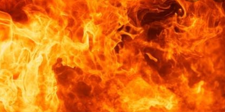 Residential house gutted in Gow Kadal blaze