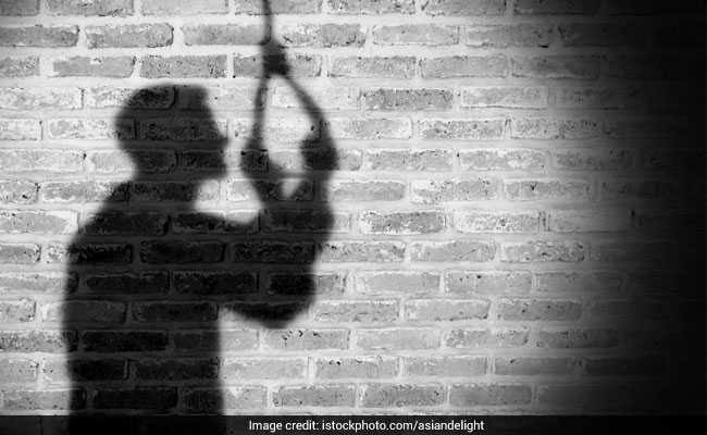 Police Constable Hangs Self to Death in Srinagar