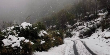 Aharbal, Pahalgam, Shopian, Pulwama Gets Season’s First Snowfall