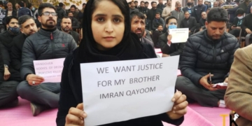 Hyderpora Encounter:Lawyers stage sit-in in Southern Anantnag, demanding return of bodies