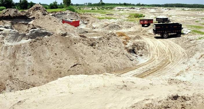 Police books JCB owner for beating Mining employee, illegal extraction of soil in Wuyan