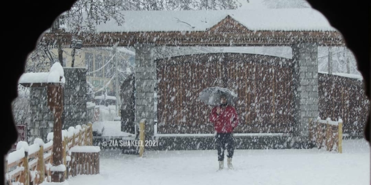 MeT Forecasts Heavy Snowfall’ At Some Places In J&K On Jan ‘May Affect Surface, Air Traffic’