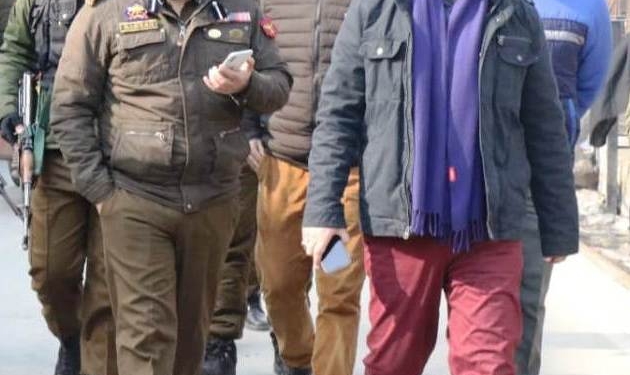 DC Srinagar oversees implementation of weekend restrictions