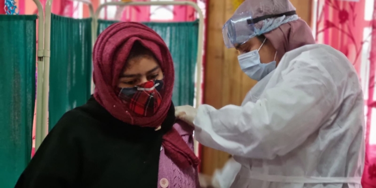 J&K Admin kick-starts vaccination drive for children between 15-18 years