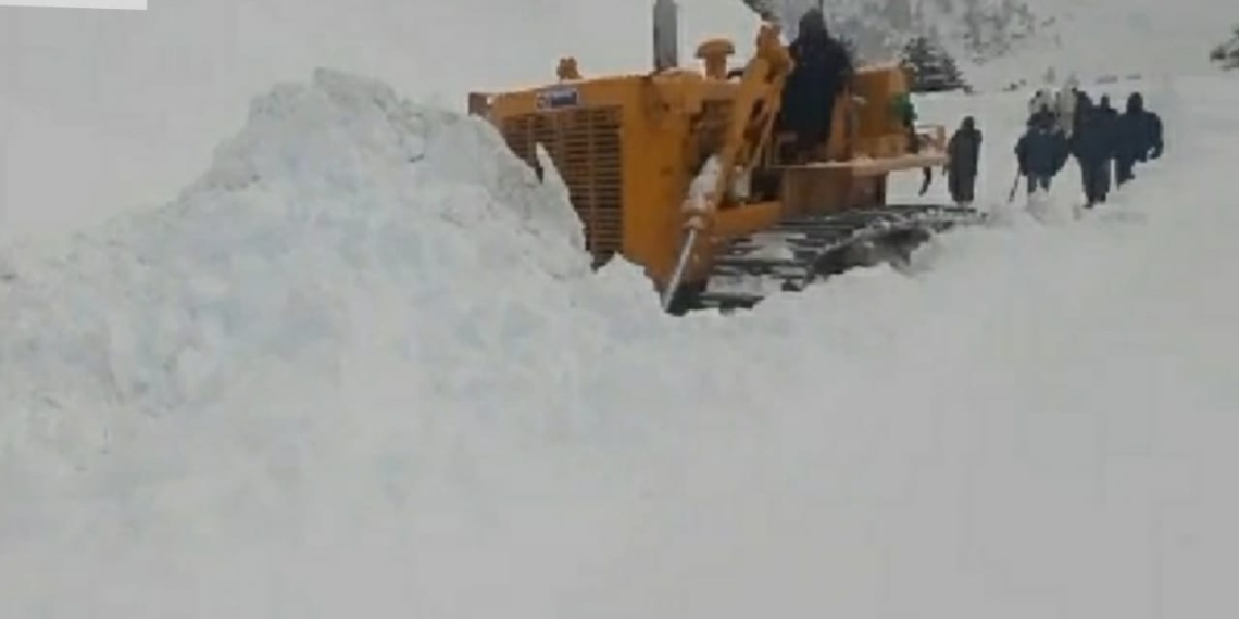 Ahead of Forecasted Snow Spell, Project Beacon Ramps Up Clearance Operations on 57-Kilometre CTC Road in Kupwara