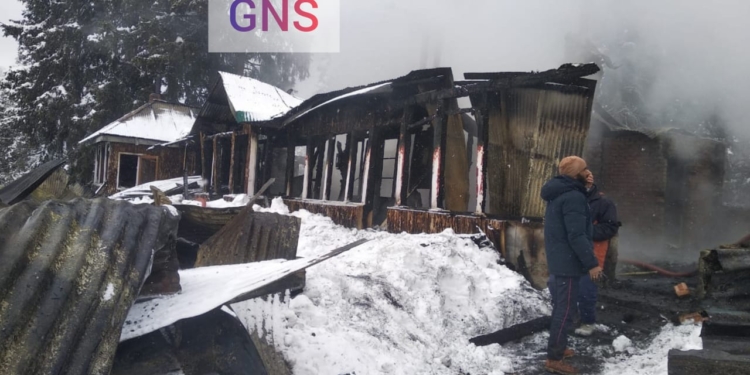Watch video : Hut gutted in picturesque Gulmarg resort
