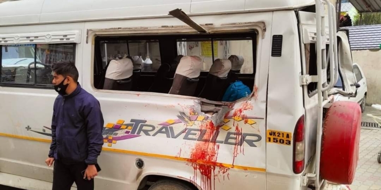 1 killed, 3 injured after boulder hits tempo in Ramban