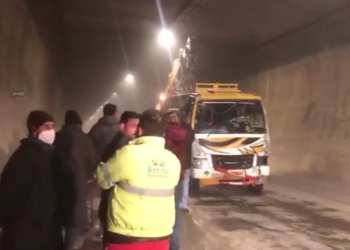Watch Video :1 Killed, Nearly Dozen Injured Inside Navyug Tunnel in Banihal
