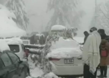 Big Breaking Video Available: Emergency declared as 21 stranded tourists die after overnight snowfall