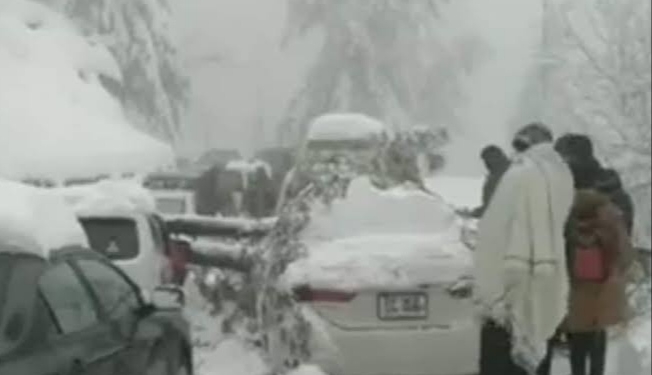 Big Breaking Video Available: Emergency declared as 21 stranded tourists die after overnight snowfall