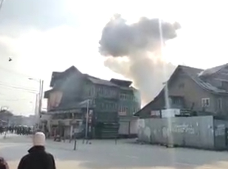 Watch: Bomb disposal squad diffused a grenade which was inside a cooker after it was found in a suspicious bag