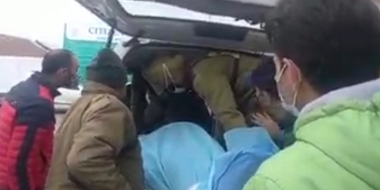 Police constable died of a massive heart attack in kashmir video Availabe