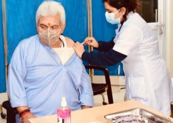 Watch: Lt Governor launches Covid-19 vaccination drive for administering precaution dose to HCWs, FLWs & senior citizens with co-morbidities in J&K