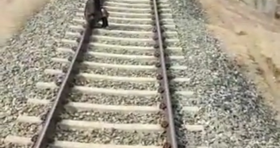 WATCH VIDEO:Railway Police remove ‘mentally unsound’ girl from railway track, hand her over to family