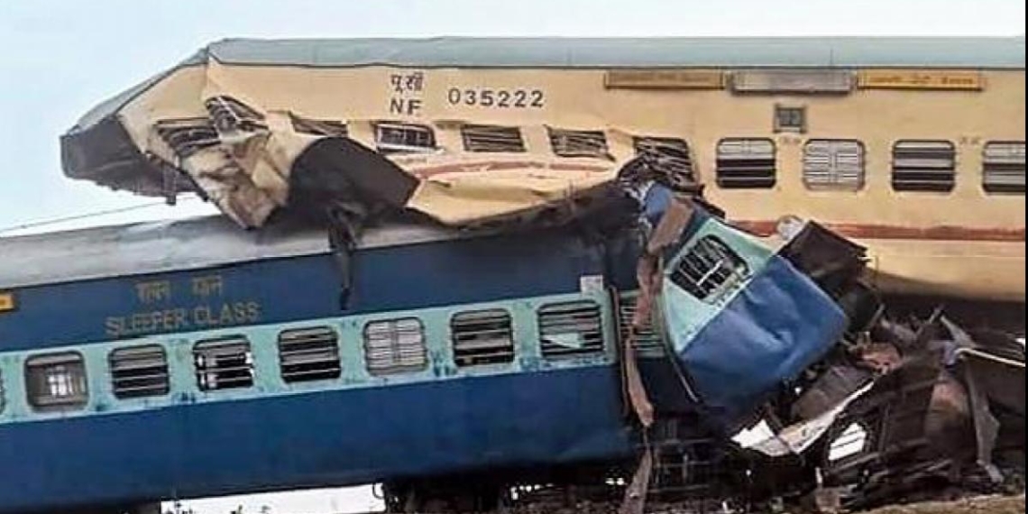 Train Derails, At least 7 dead, 45 injured