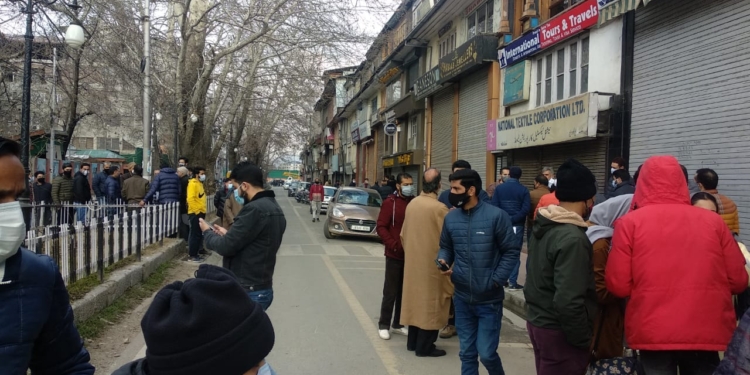 Kashmir: Shopkeepers observe shutdown in this Area