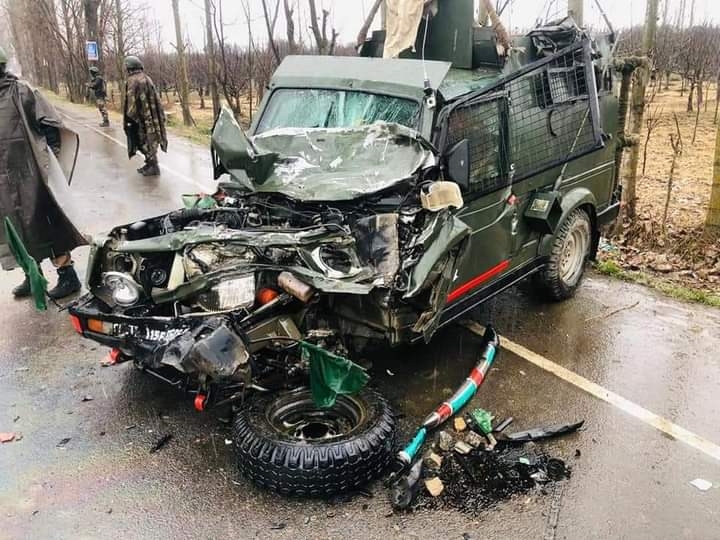 Four  Army soldiers injured in Sopore