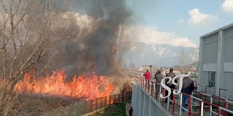 Watch: Massive fire in Brari Numbal Sringar