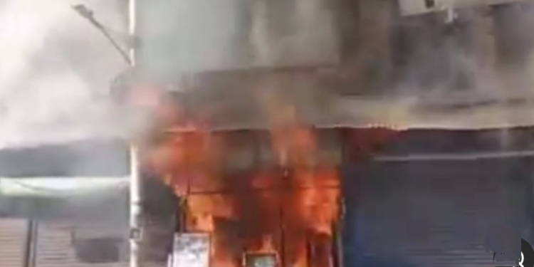 Watch: Massive Fire broke out in Srinagar