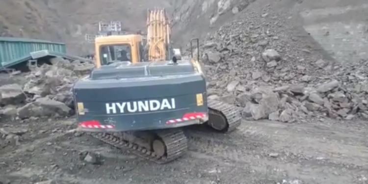 Watch Video Massive landslides shut Jmu—Sgr highway again…
