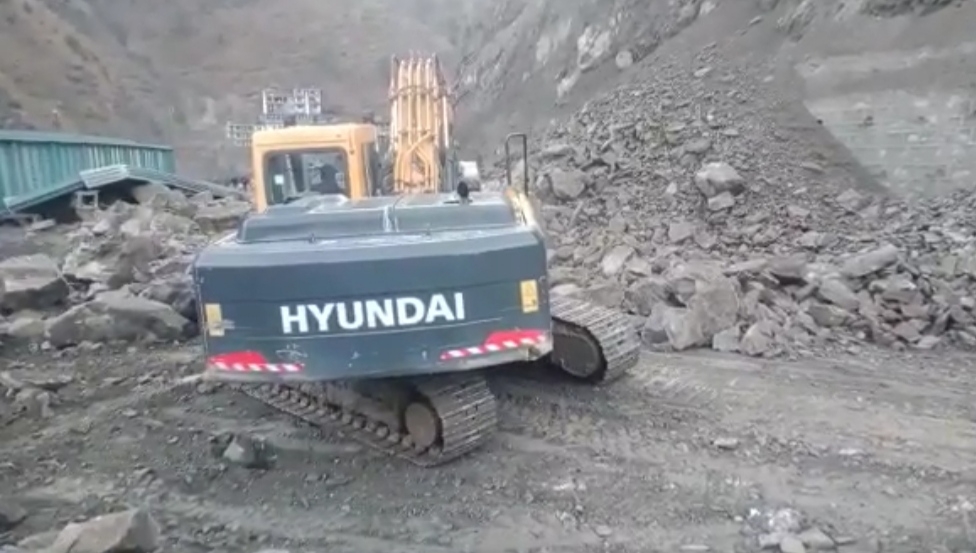 Watch Video Massive landslides shut Jmu—Sgr highway again…