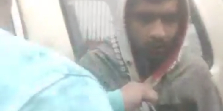 Kashmir: Watch Video Sexual harassment in broad day light,Salute to Mr. Jahangir of The News Stock who succeeded in catching this woman harasser