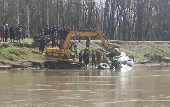 Tipper driver dies as vehicle plunges into nallah at…..