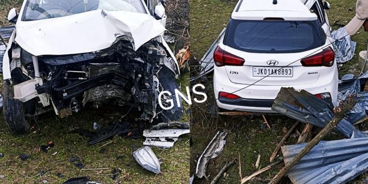 JKSSB Exam: 4 Aspirants Injured After Car Hits Electric Pole In Kashmir,Condition of two of them is stated to be critical.