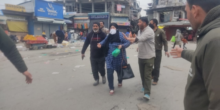 Watch Video: One Civilian dead, 21 including Cop injured Militants attack in Srinagar
