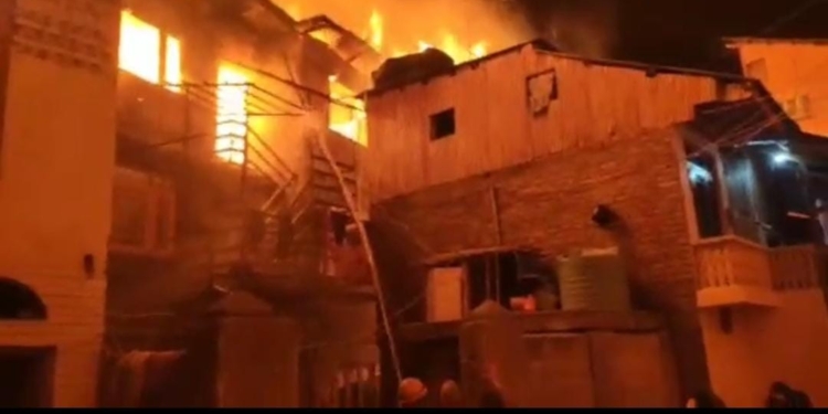 Massive Fire Breaks Out in Srinagar,At least four residential houses were involved in….