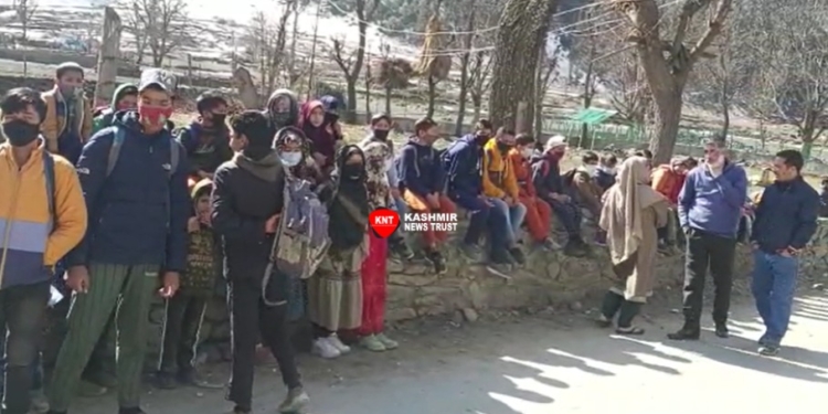Landowner locks school gate, forcing students to study in open in Kashmir