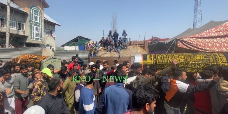Amid tears, sobs; SPO, his brother laid to rest in Budgam