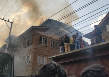 WATCH VIDEO: Residential house gutted in Rajouri Kadal blaze