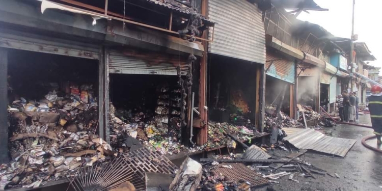 8 shops gutted in midnight blaze in a famous market in Srinagar