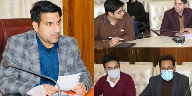 District Admin Srinagar provides immediate ex-gratia relief to Parimpora fire victims