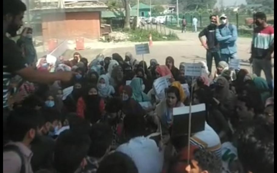 Kashmir University Students Protest…