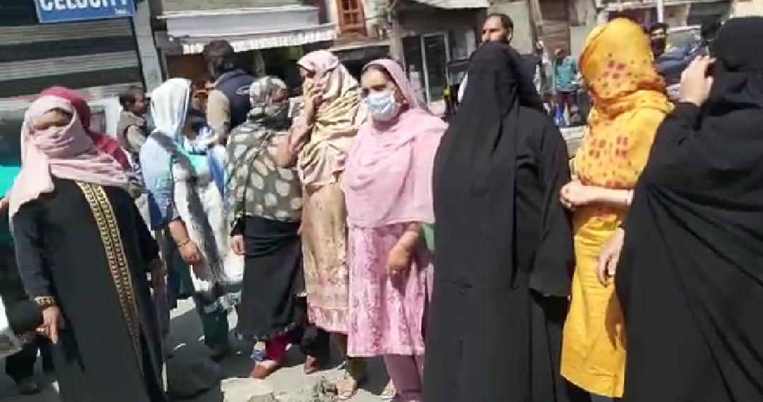 Water crisis hits multiple areas of Srinagar city in holy Ramadhan