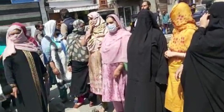 Water crisis hits multiple areas of Srinagar city in holy Ramadhan