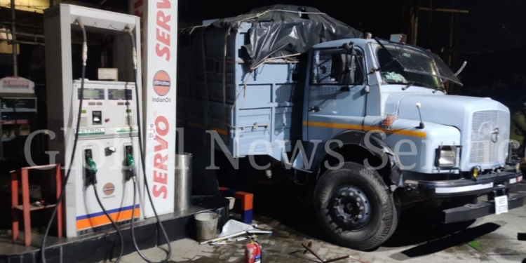 CRPF trooper Killed, 12 others along with civilian injured in Srinagar….