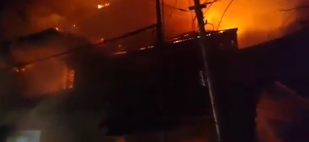 Massive fire broke out in Anantnag:  3 Complexes, Pandit Ashram Suffer Damage…..