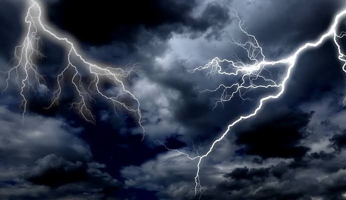 Man Dies After Struck By Lightning in Kashmir ….